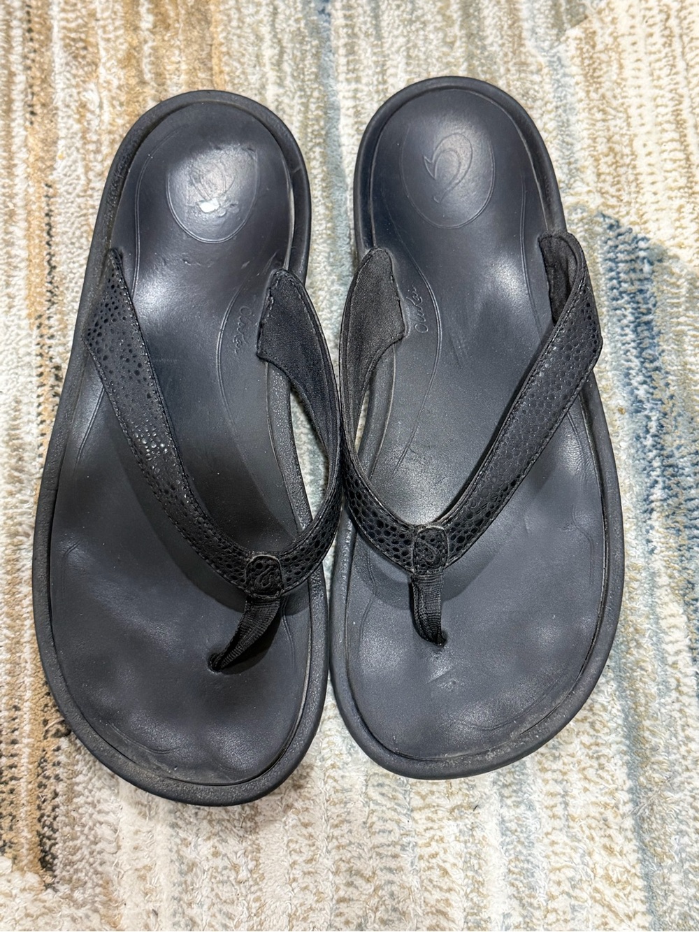 Olukai Black Leather Thong Sandals